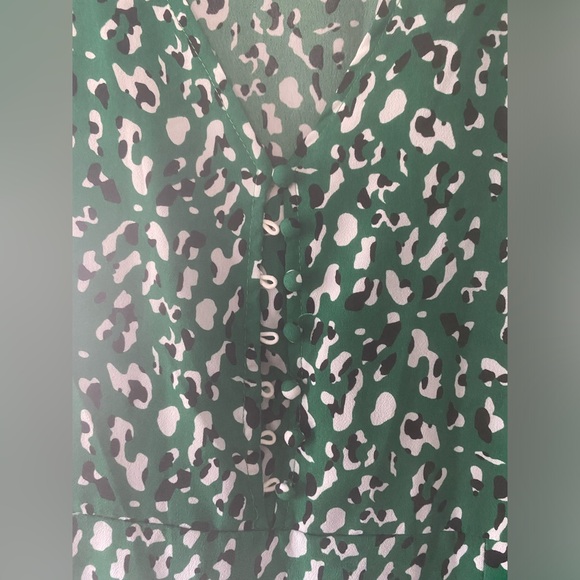MISSGUIDED GREEN CHEETAH PRINT DRESS - Picture 7 of 10